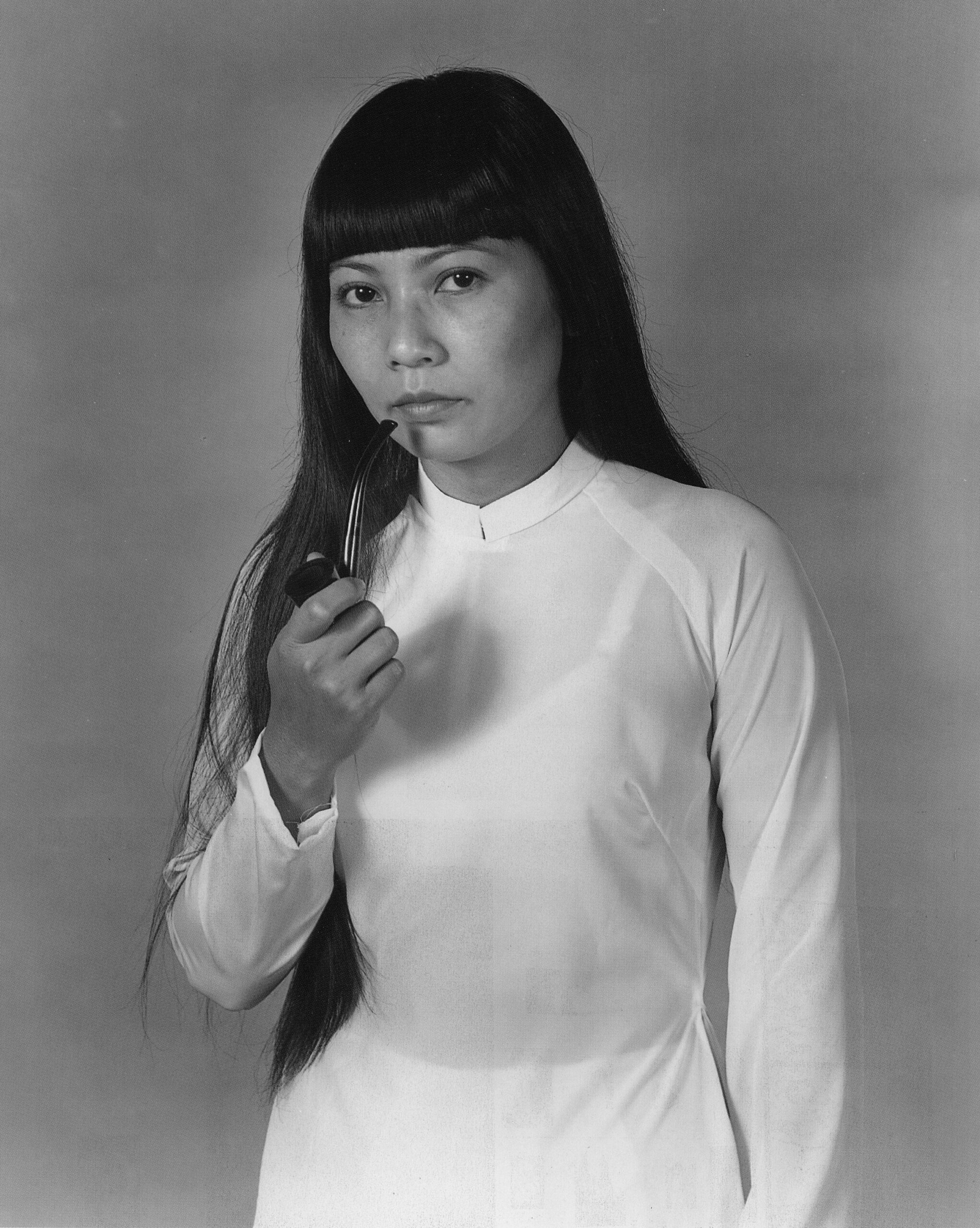 Hanh Thi Pham, “Self Portrait / Hairy / Pipe” (1985), silver gelatin print, 100 x 75 cm. Photo: Brian Doan.
